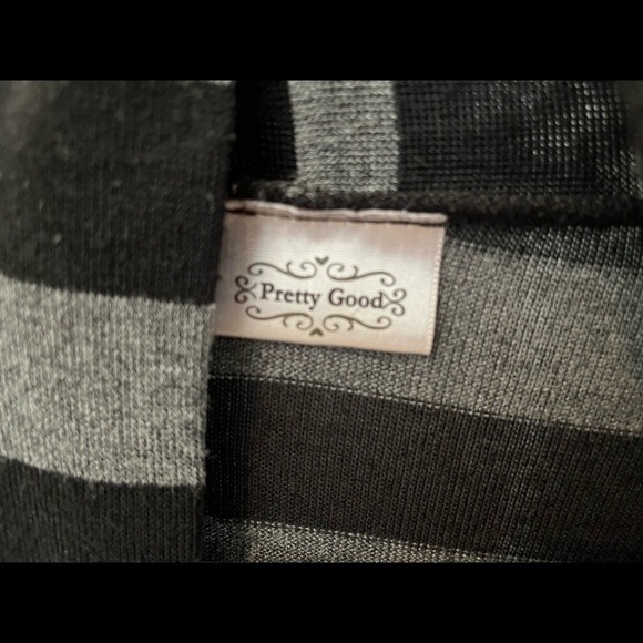 Womens cardigan says size Large but fits like a medium black and gray stripes - Picture 3 of 4